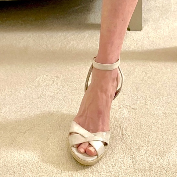 Never Worn ALDO Champagne Shimmer Nubuck Espadrilles - Size 7 - Picture 6 of 7